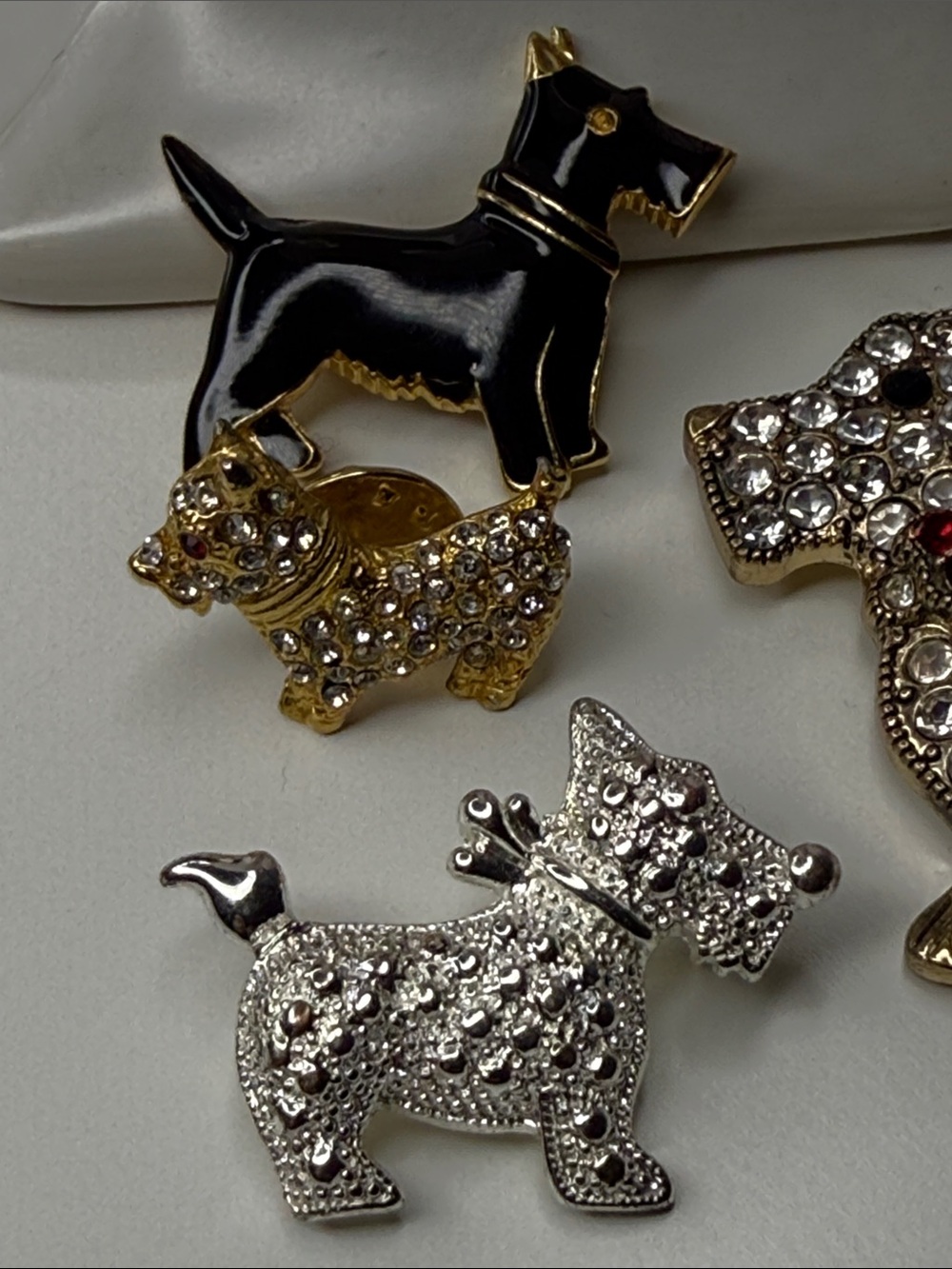 Vintage exceptionally adorable Scottie dog pin brooch Lot Scotty doggies pups - Picture 7 of 12